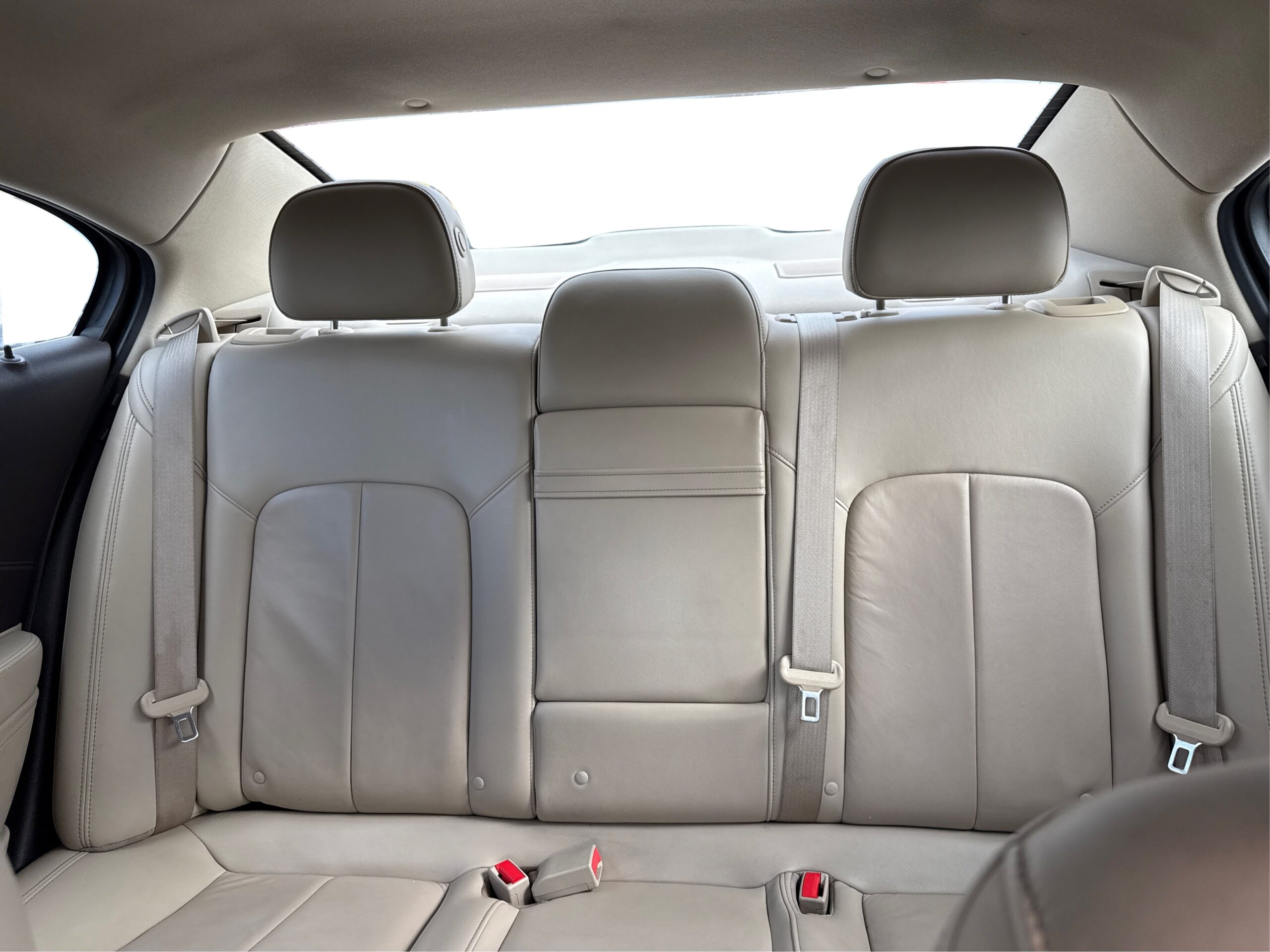 3_white_1761761796_in_001_2