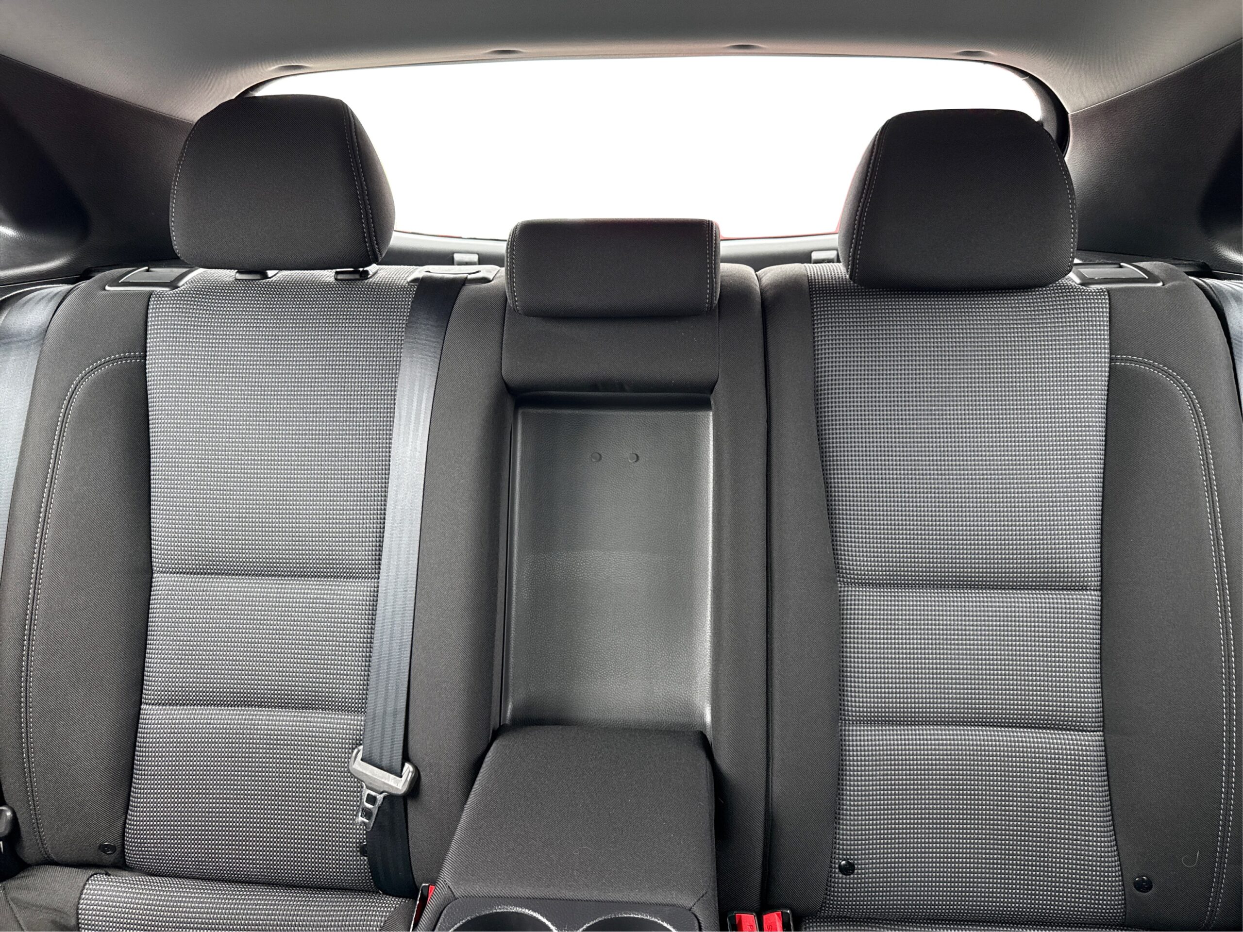 2_white_1745256949_in_001_2