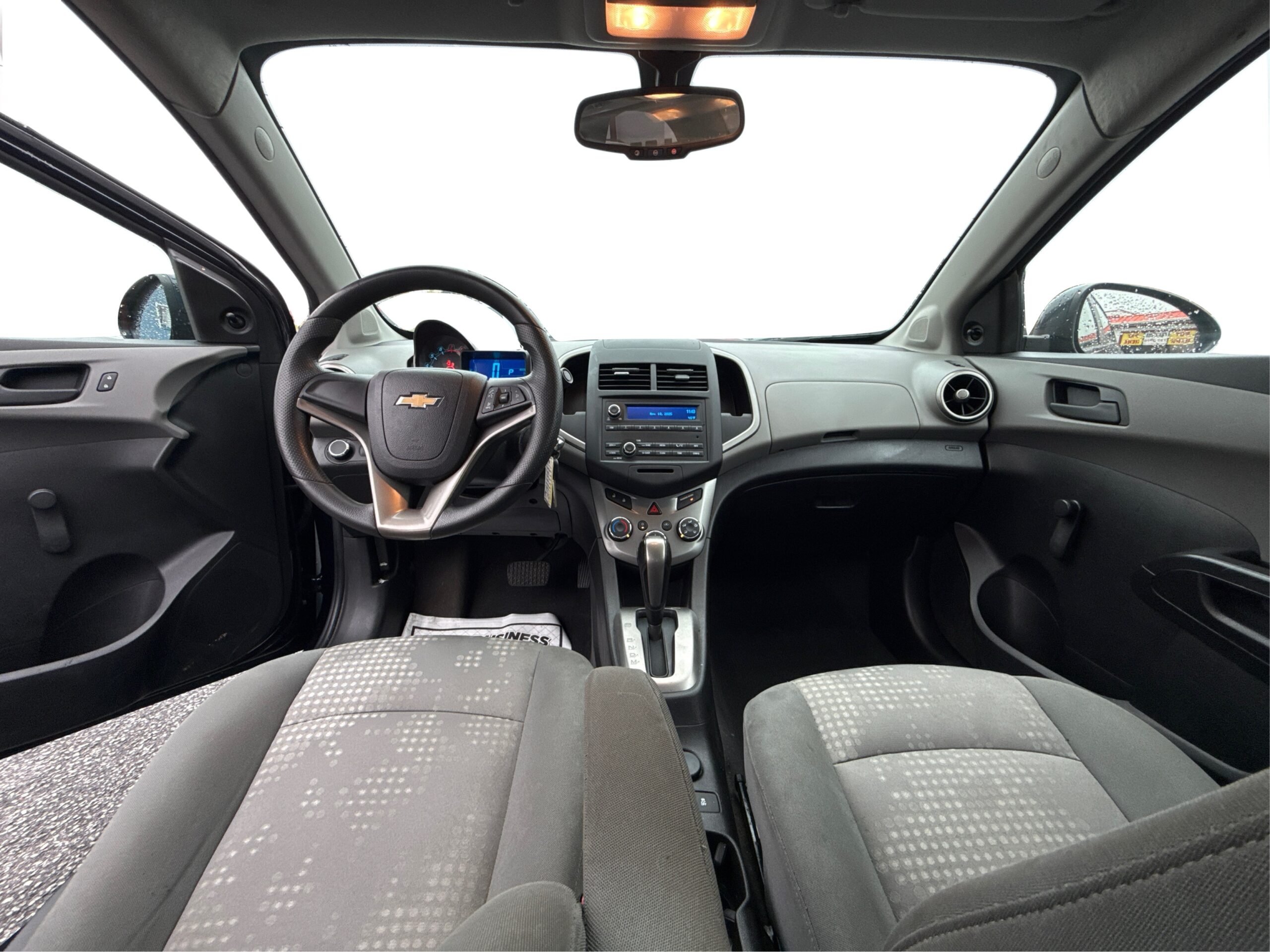 2_white_1763566945_in_001_1