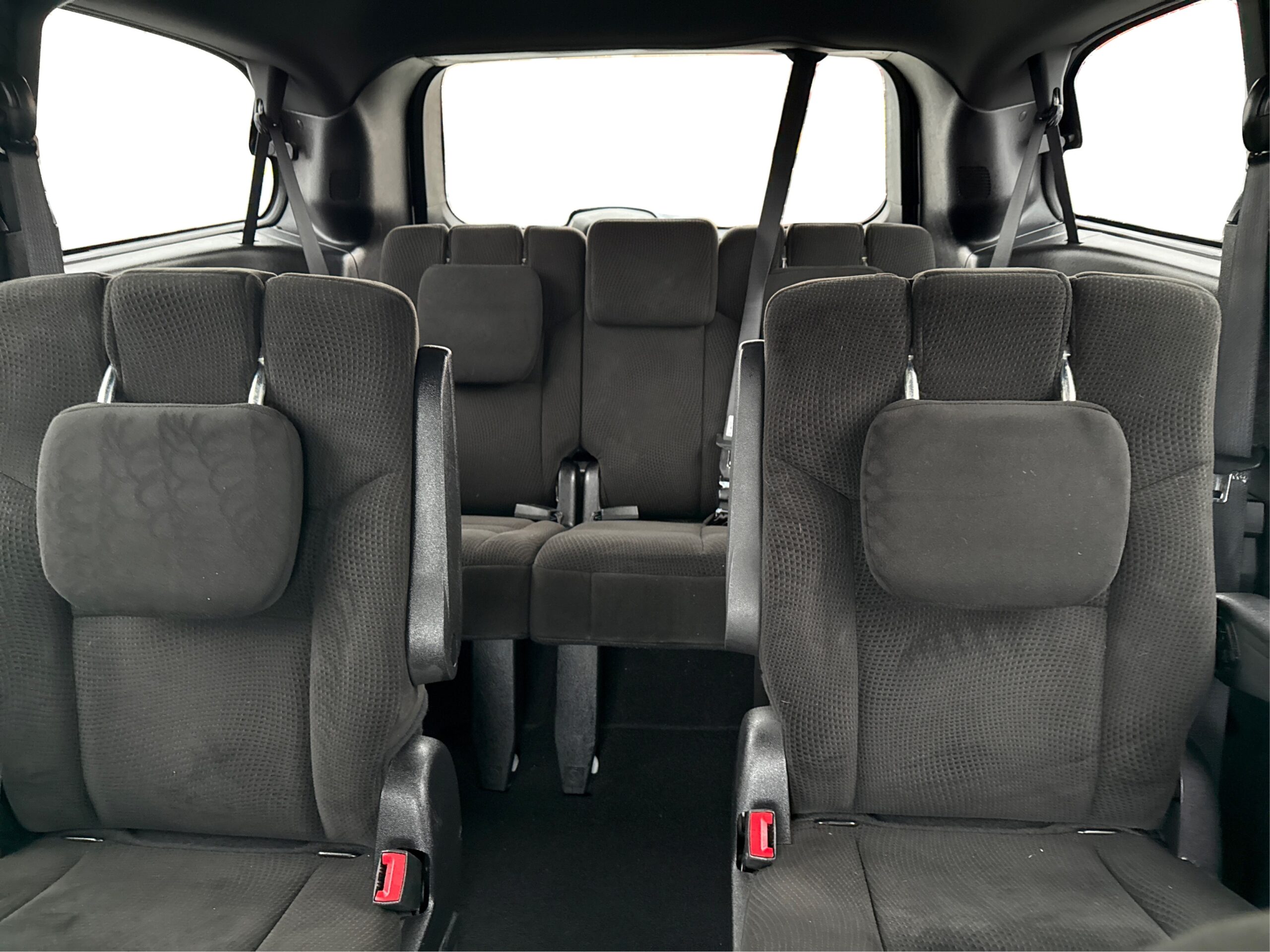 2_white_1763570021_in_001_2