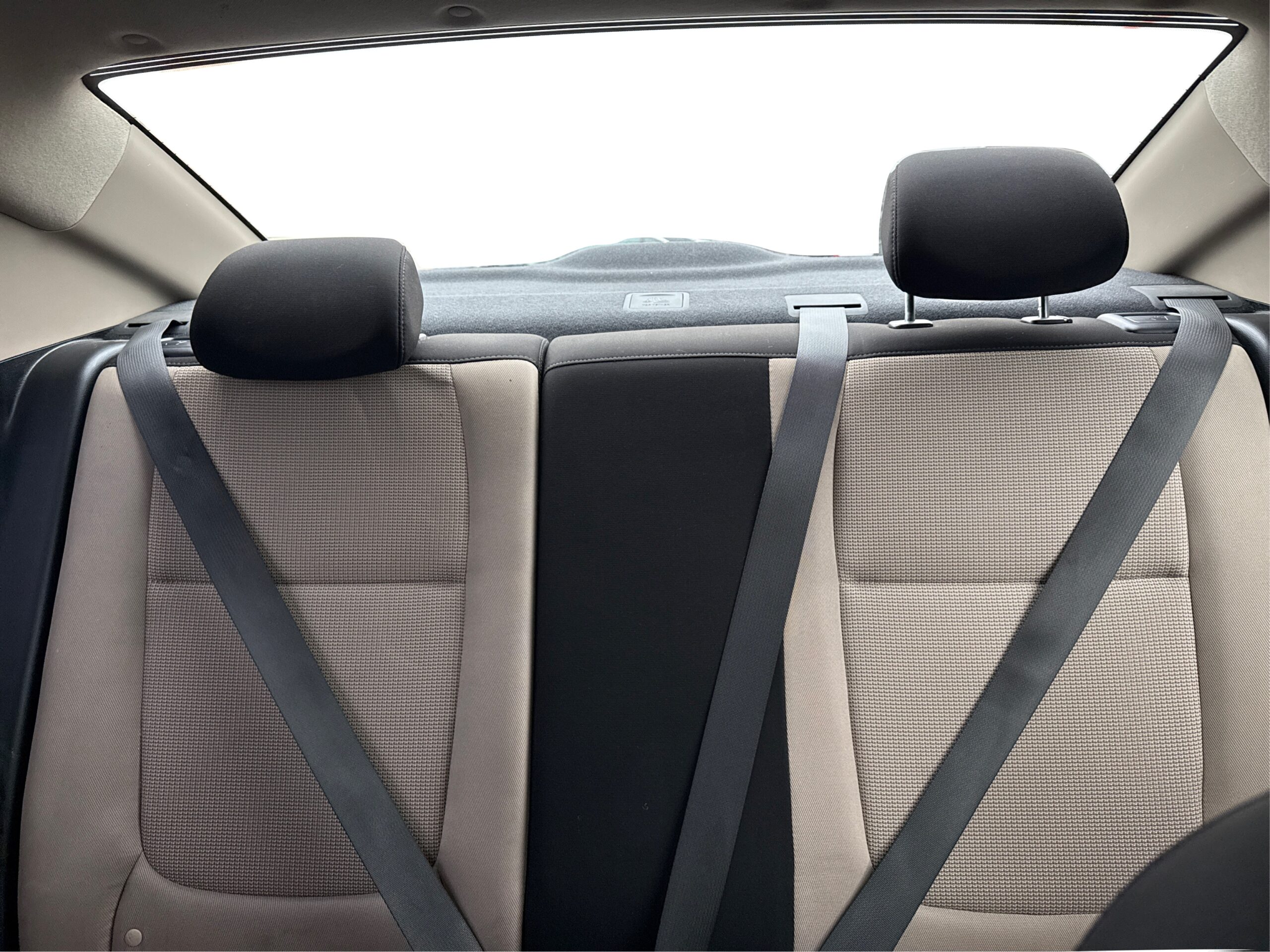 2_white_1763671026_in_001_2