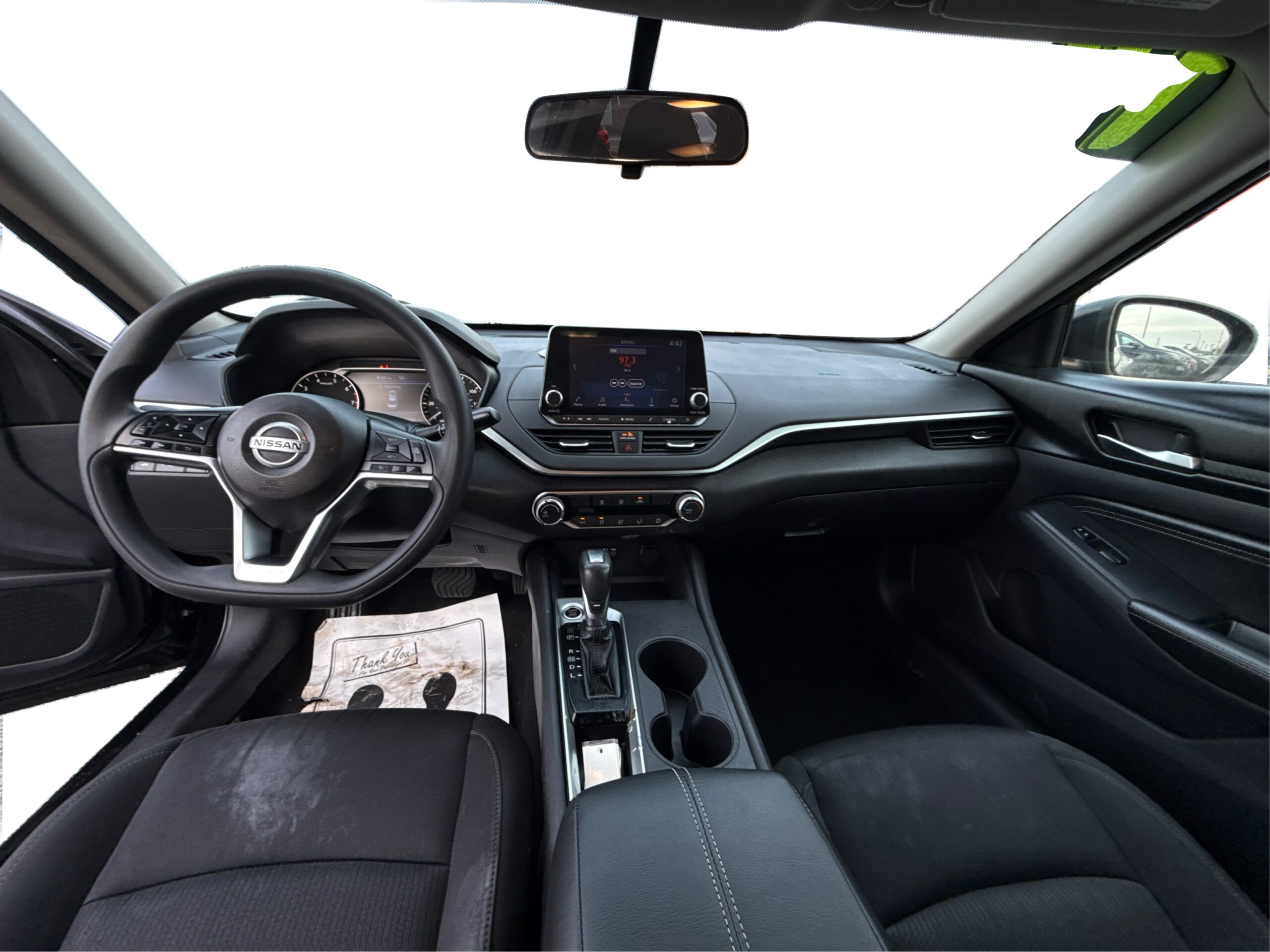 2_white_1763756292_in_001_1-1