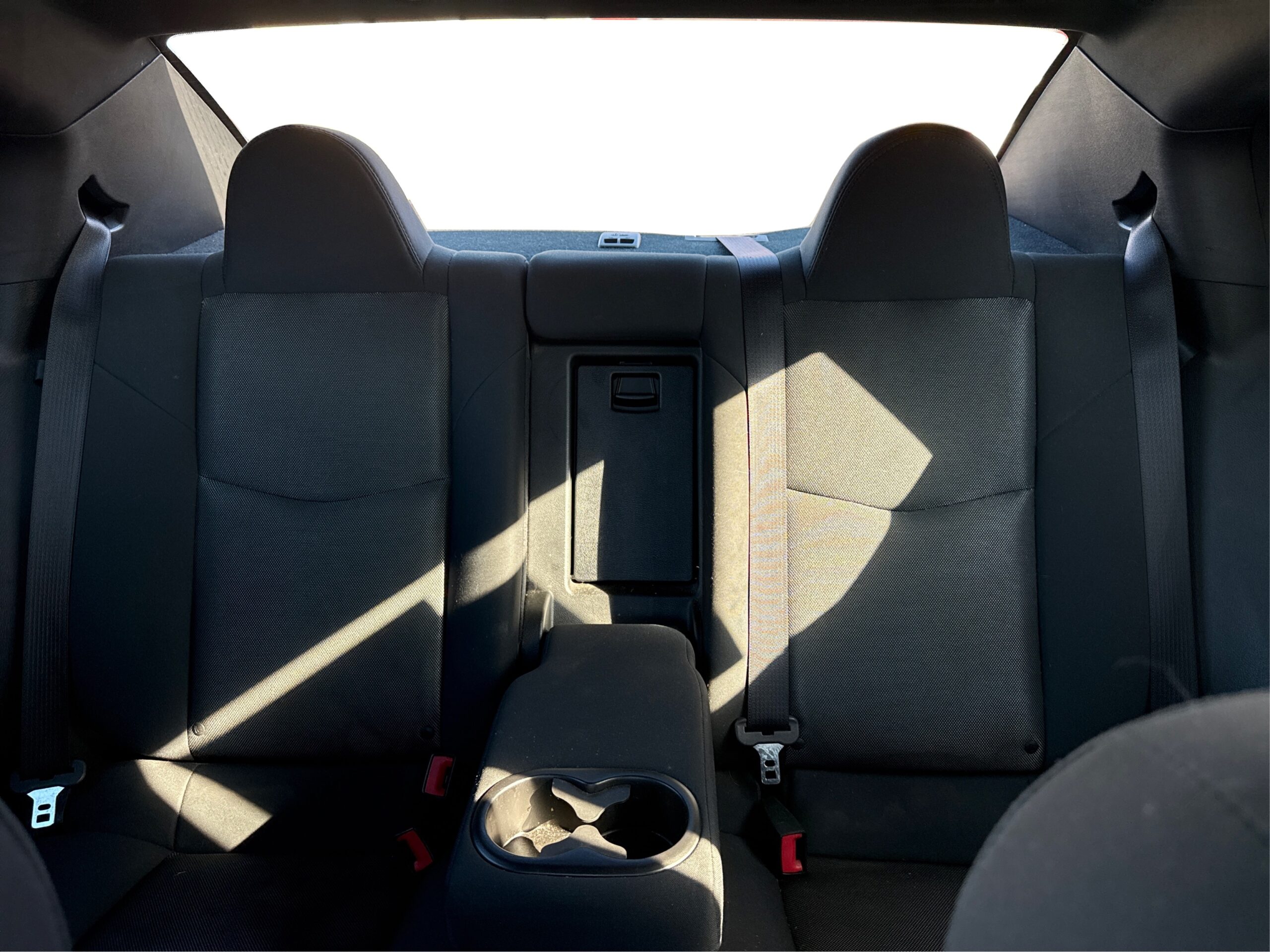 2_white_1764002784_in_001_2