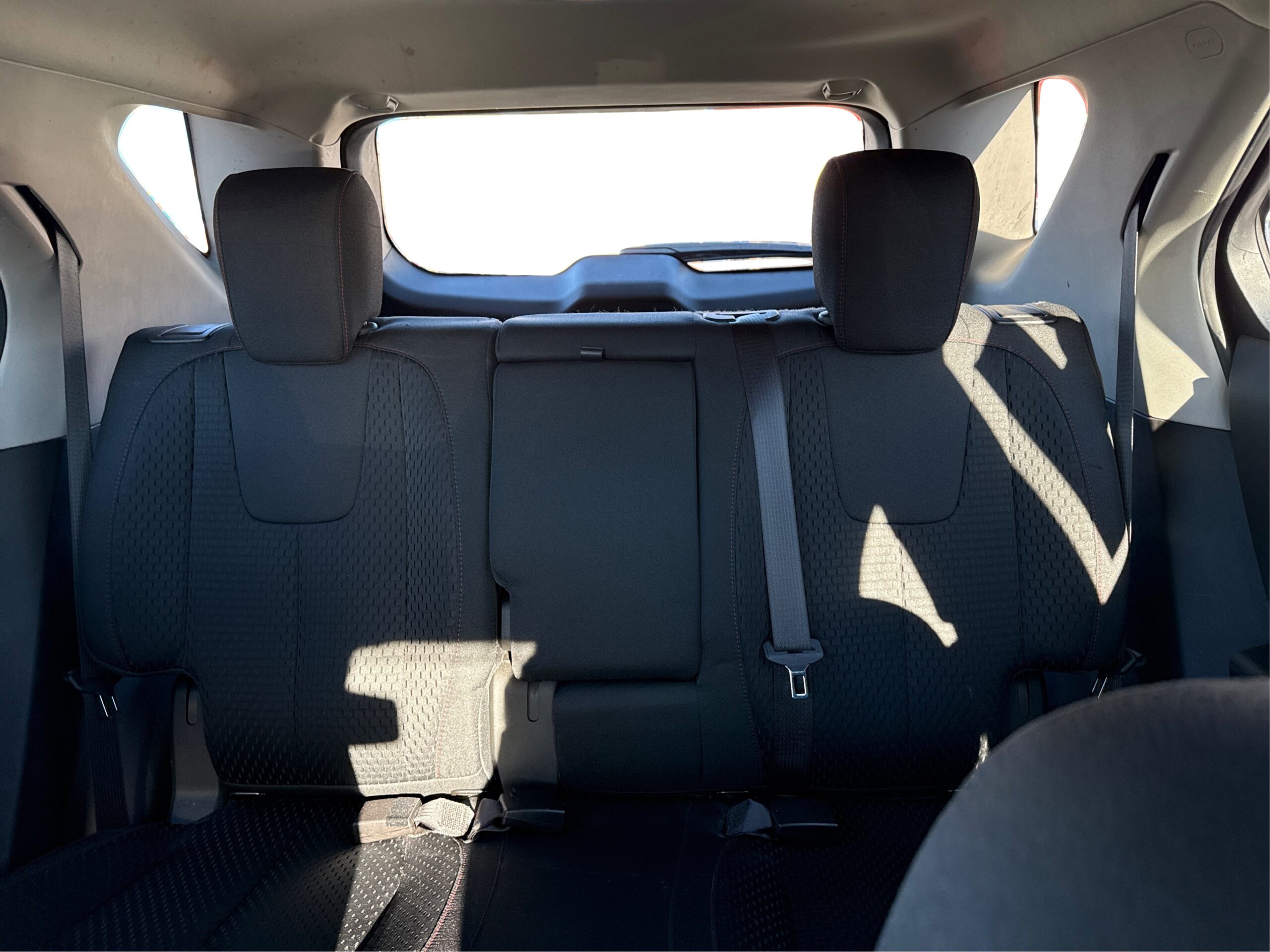 2_white_1764012218_in_001_2