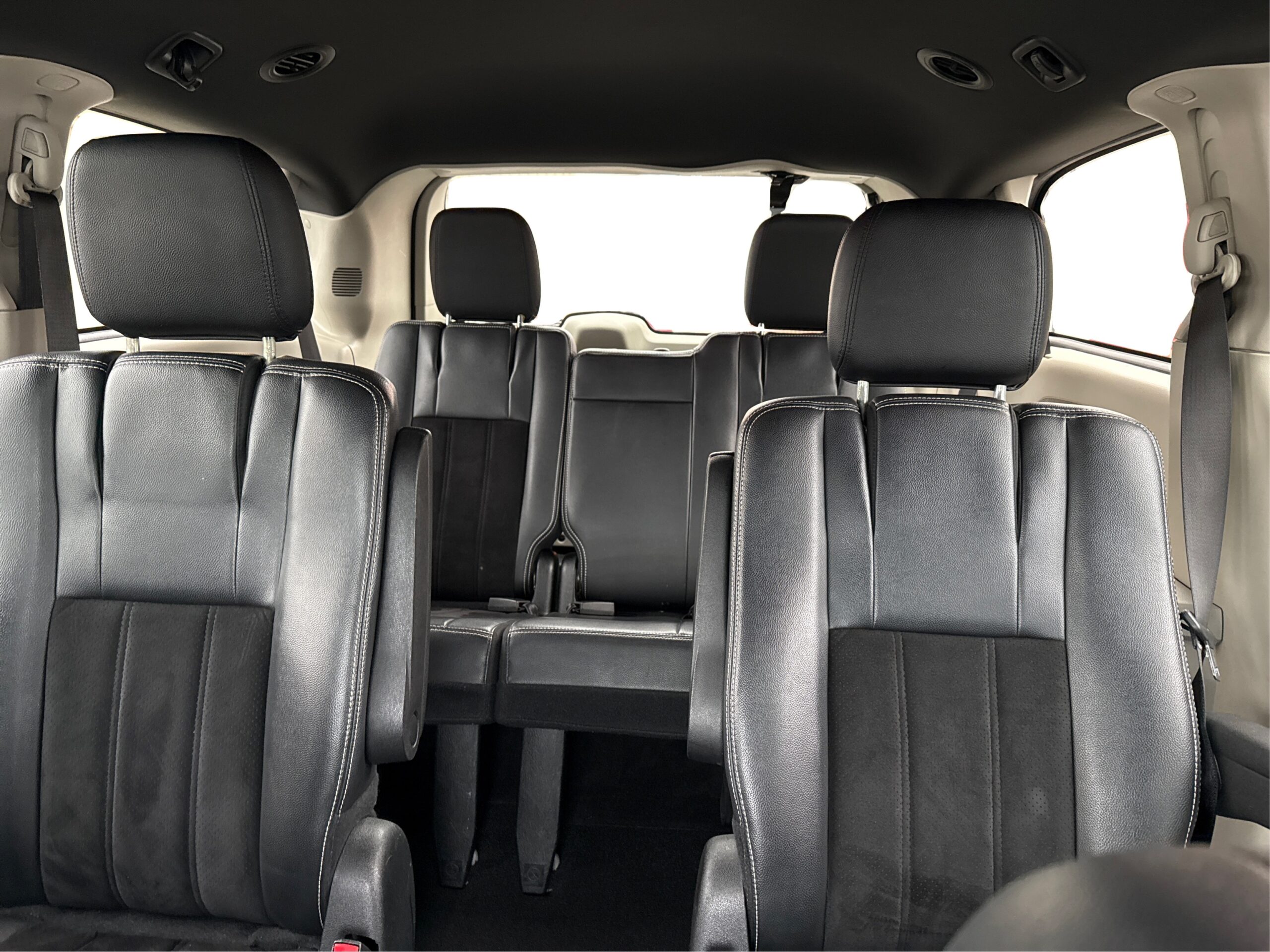 2_white_1764089568_in_001_2