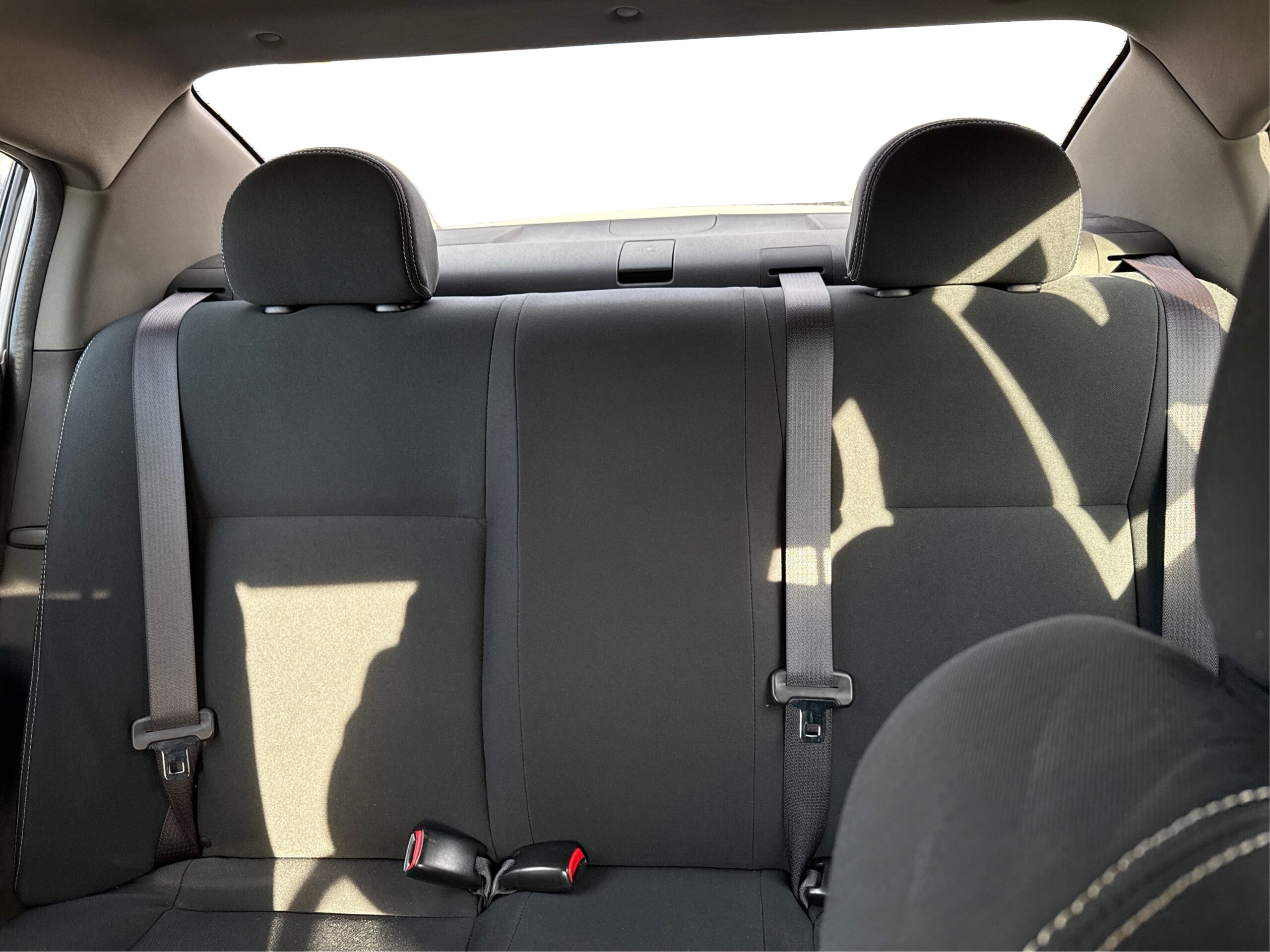 2_white_1769178342_in_001_2