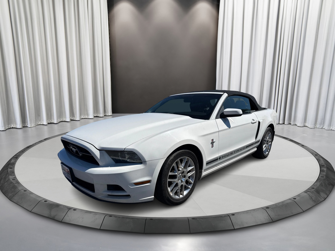 2013 Ford Mustang V6 Premium's photo